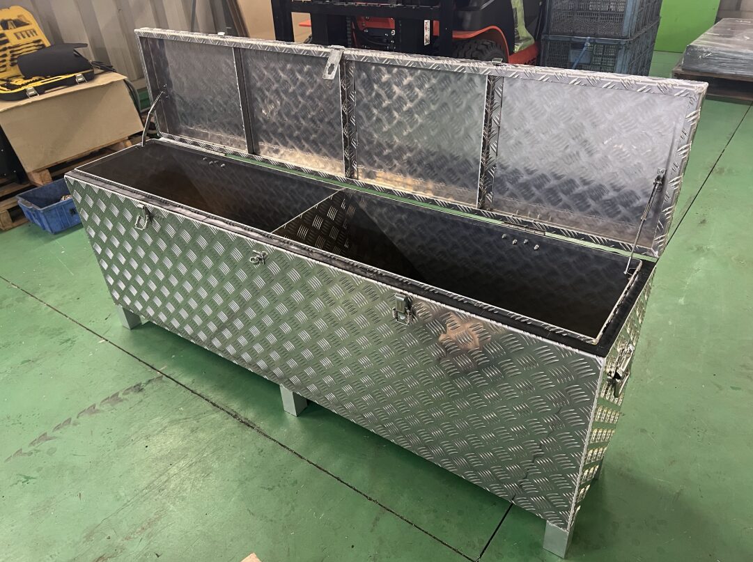 船舶向け 特注アルミ縞鋼板製 収納BOX